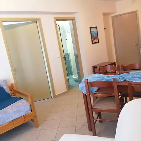 Stefania Neos Marmaras